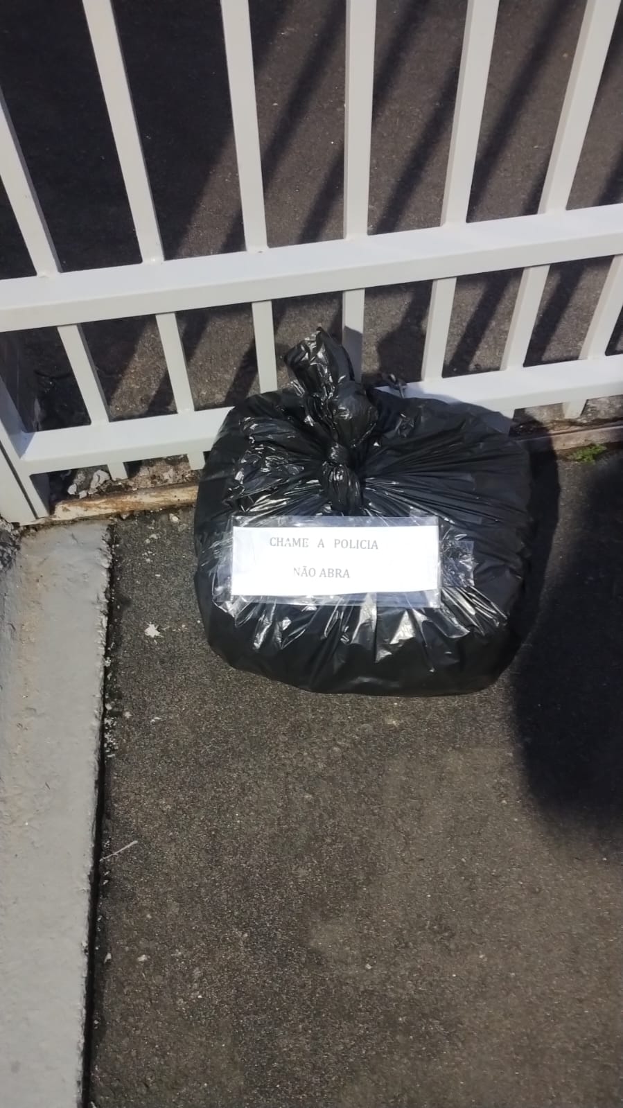 POSSÍVEL AMEAÇA DE BOMBA EM COLÉGIO MOBILIZA EQUIPES POLICIAIS NO CENTRO