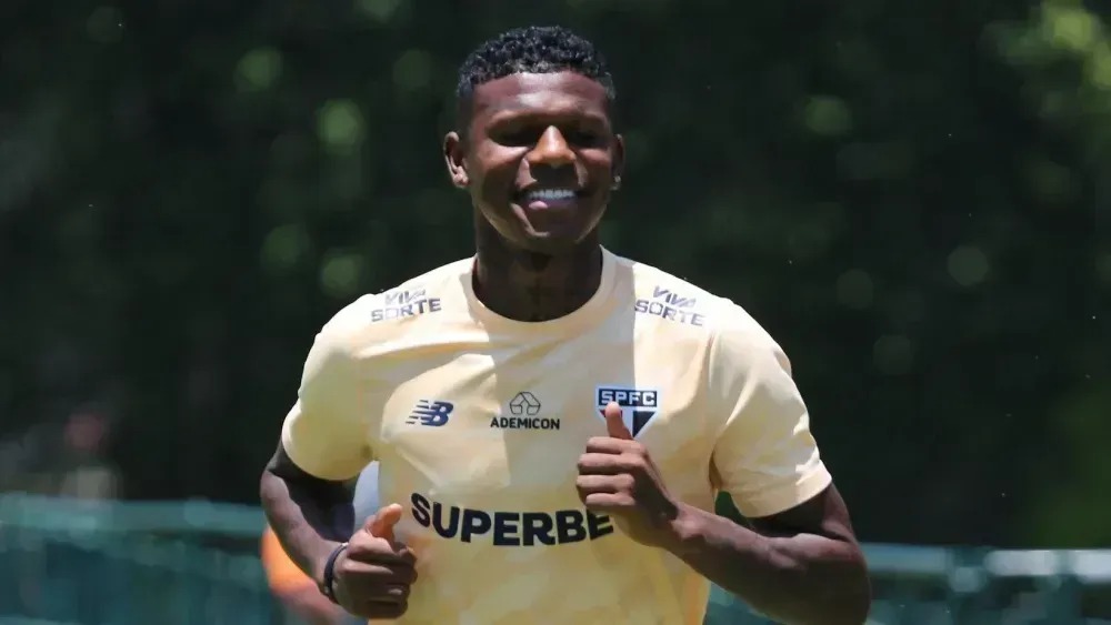 Arboleda reaparece, e reunião define futuro no São Paulo