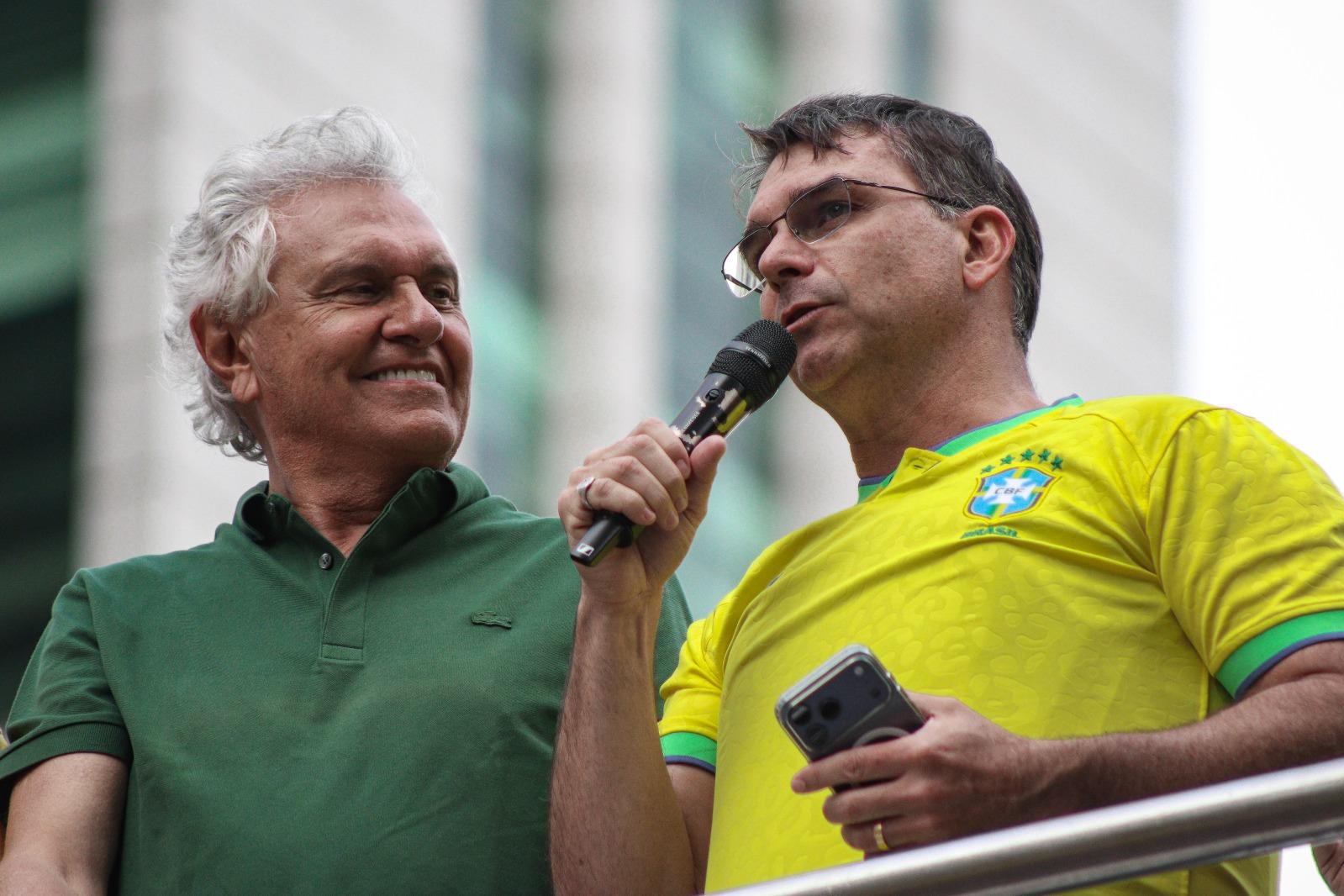 Caiado comenta viagem de Flávio Bolsonaro aos EUA em meio a polêmicas