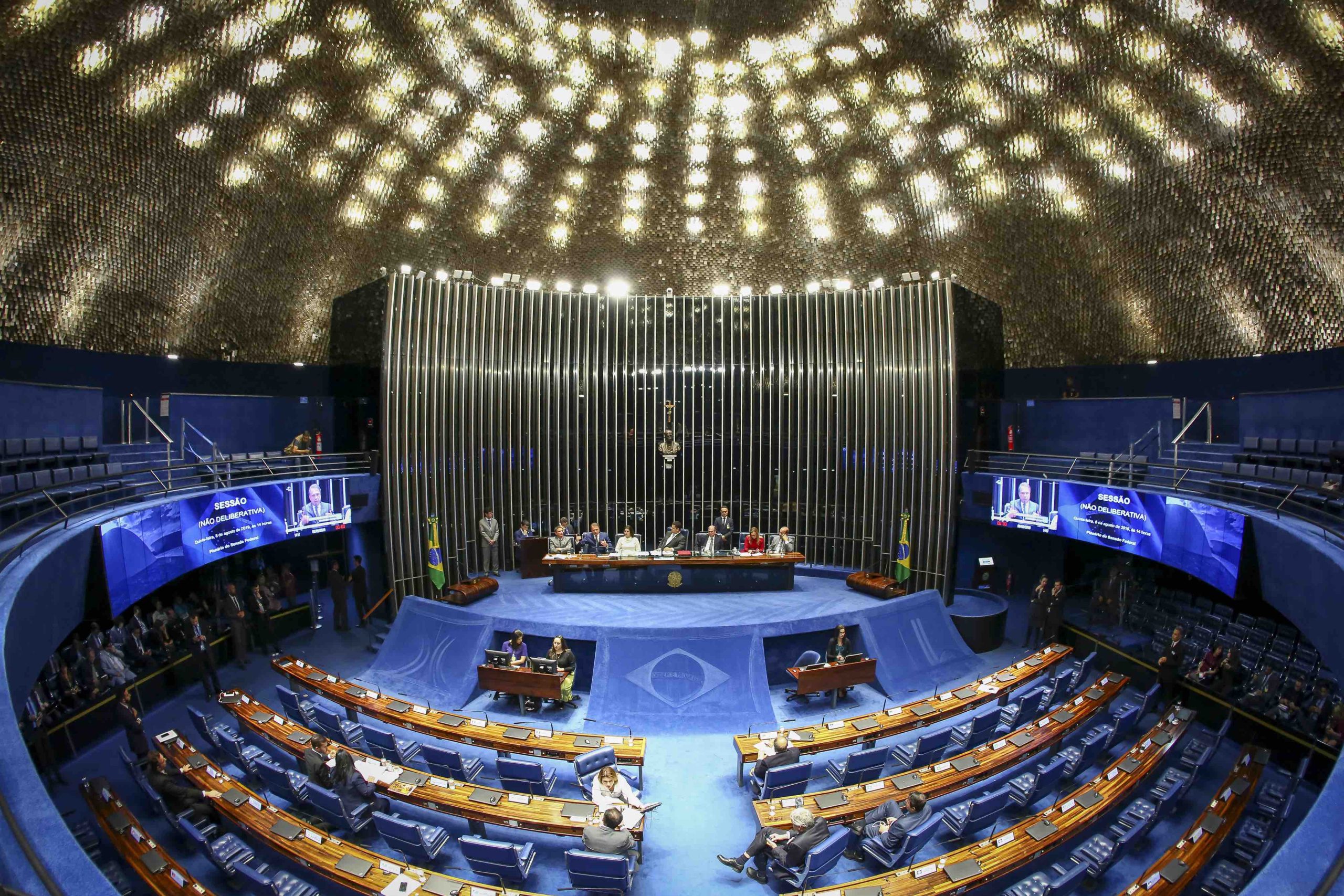 Fim da escala 6×1 entra em debate decisivo na Câmara dos Deputados