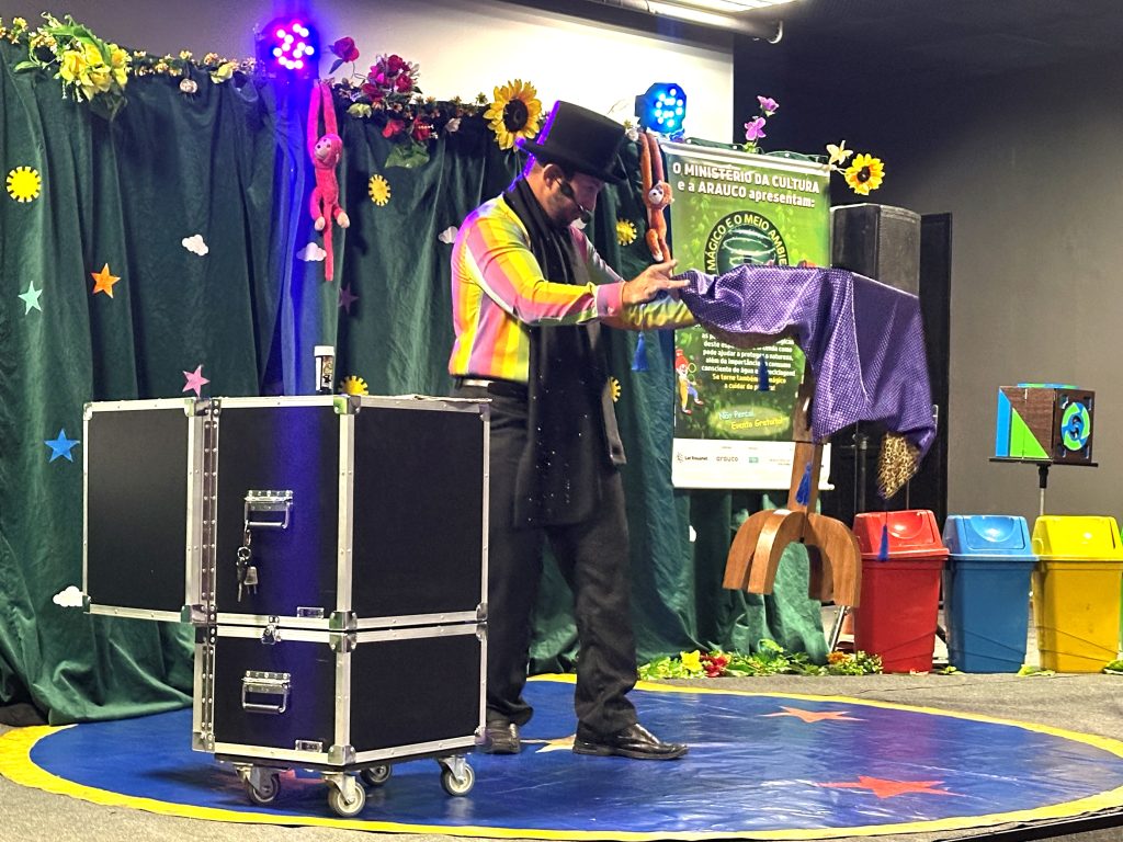 Parceria leva espetáculo teatral gratuito para crianças
