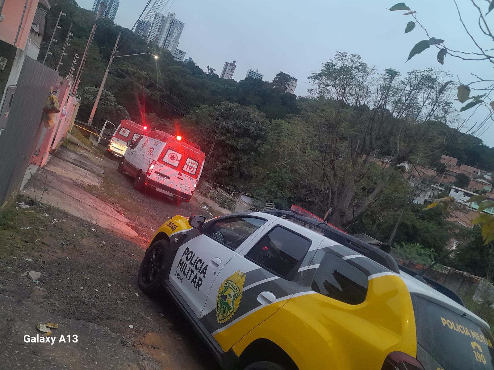 POLÍCIA MILITAR PRESERVA LOCAL DE MORTE E ENCAMINHA TRÊS PESSOAS PARA ESCLARECIMENTOS EM PONTA GROSSA