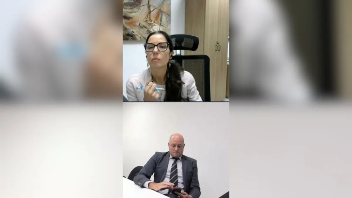 Advogado pede condenação de cliente em audiência; juíza declara réu indefeso