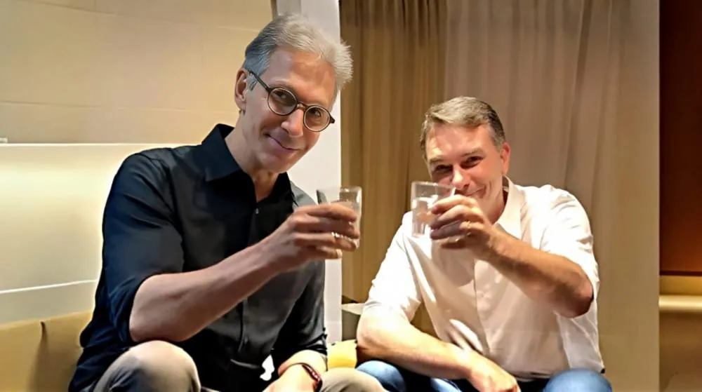 “Vamos tirar o PT”: Flávio e Zema fazem brinde de leite em BH