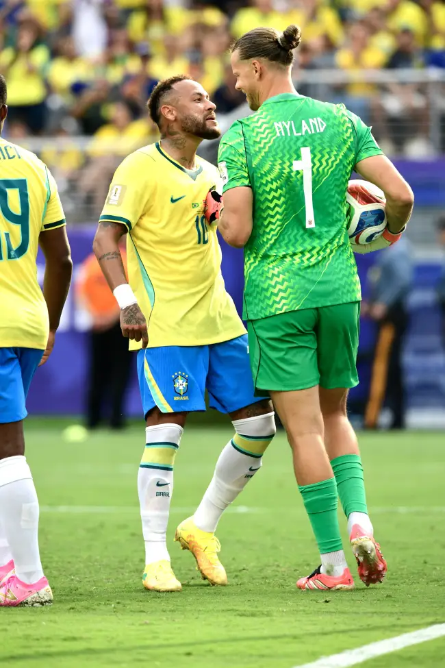 Neymar é alvo de críticas após derrota do Brasil para a Noruega e atuação volta ao centro do debate