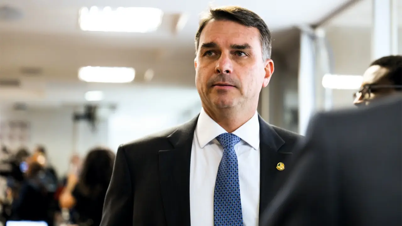 Exportadores brasileiros e Flávio Bolsonaro participam de audiência nos EUA sobre possível novo tarifaço