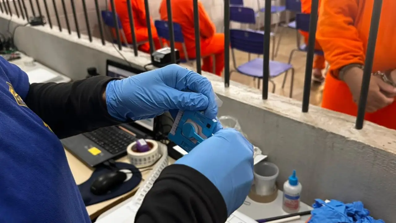 Polícias do Paraná ampliam coleta de DNA de presos para fortalecer investigações criminais