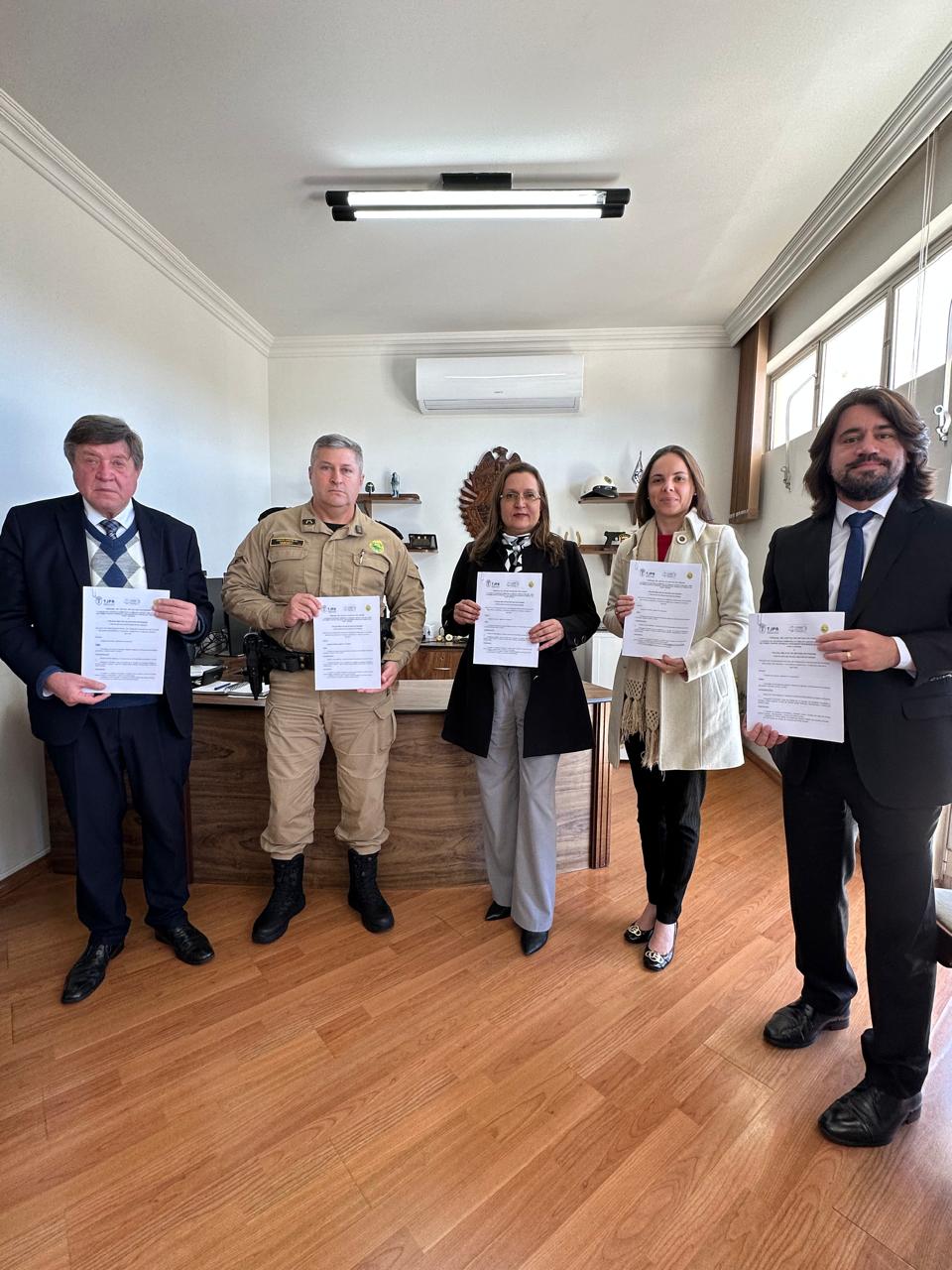1º BPM E PODER JUDICIÁRIO UNEM ESFORÇOS PARA FORTALECER A PROTEÇÃO À MULHER