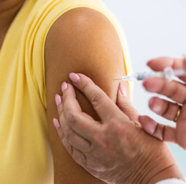 Jovens de 15 a 19 anos podem receber vacina contra o HPV até dezembro