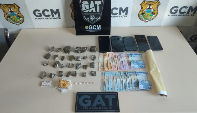 Guarda Civil apreende drogas e encaminha quatro pessoas à delegacia em ação no bairro Uvaranas