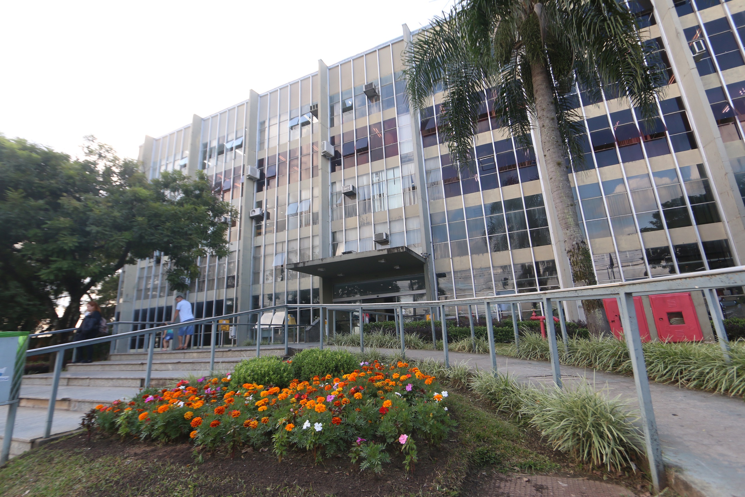 Queda na arrecadação do IPVA impede antecipação da primeira parcela do 13º em Ponta Grossa