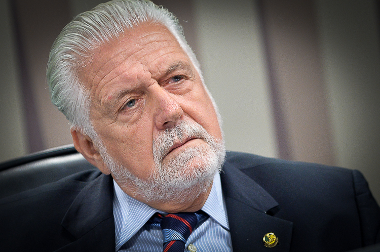 PF intima Jaques Wagner para depor em investigação sobre supostas fraudes envolvendo o Banco Master