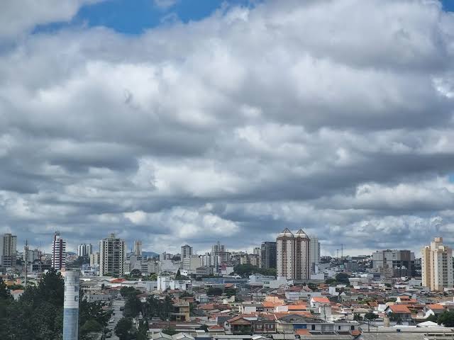Chuva perde força e sol volta a predominar no Paraná a partir de segunda-feira