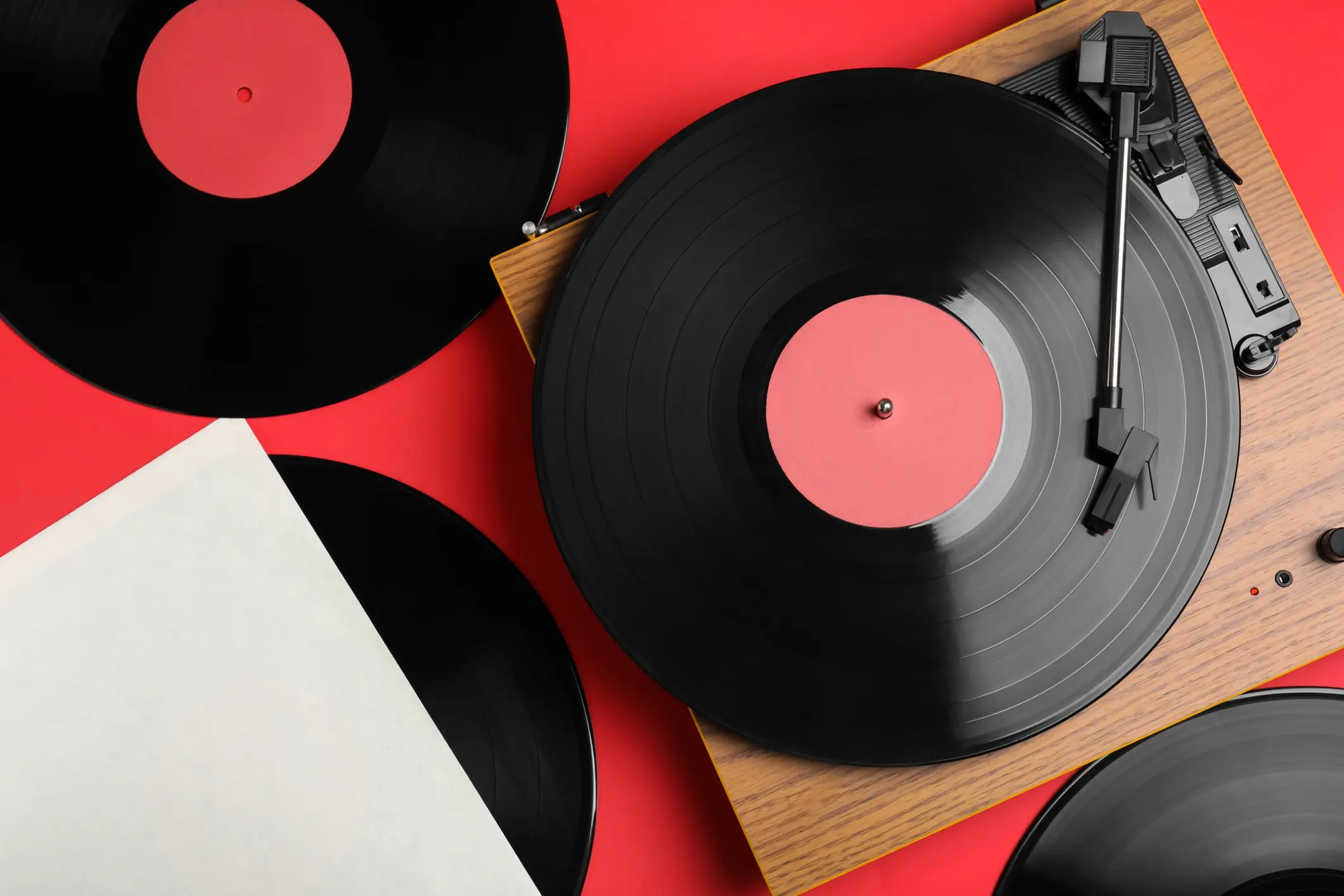 Feira gratuita reúne 8 mil discos de vinil neste sábado em Curitiba