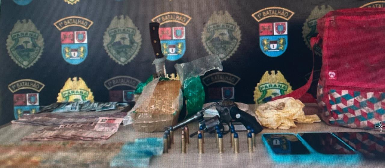 Polícia apreende quase 1 kg de crack e arma com numeração suprimida em Ponta Grossa