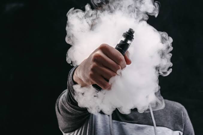 Paraná pode aplicar multa de até R$ 2,9 mil para quem usar vape em local proibido