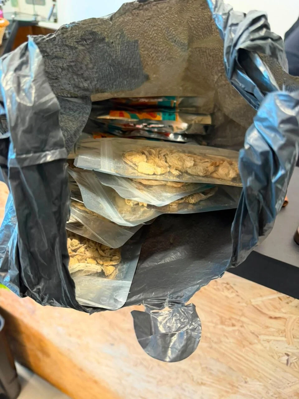 Operação da Polícia Civil mira tráfico de drogas, armas e munições no Paraná
