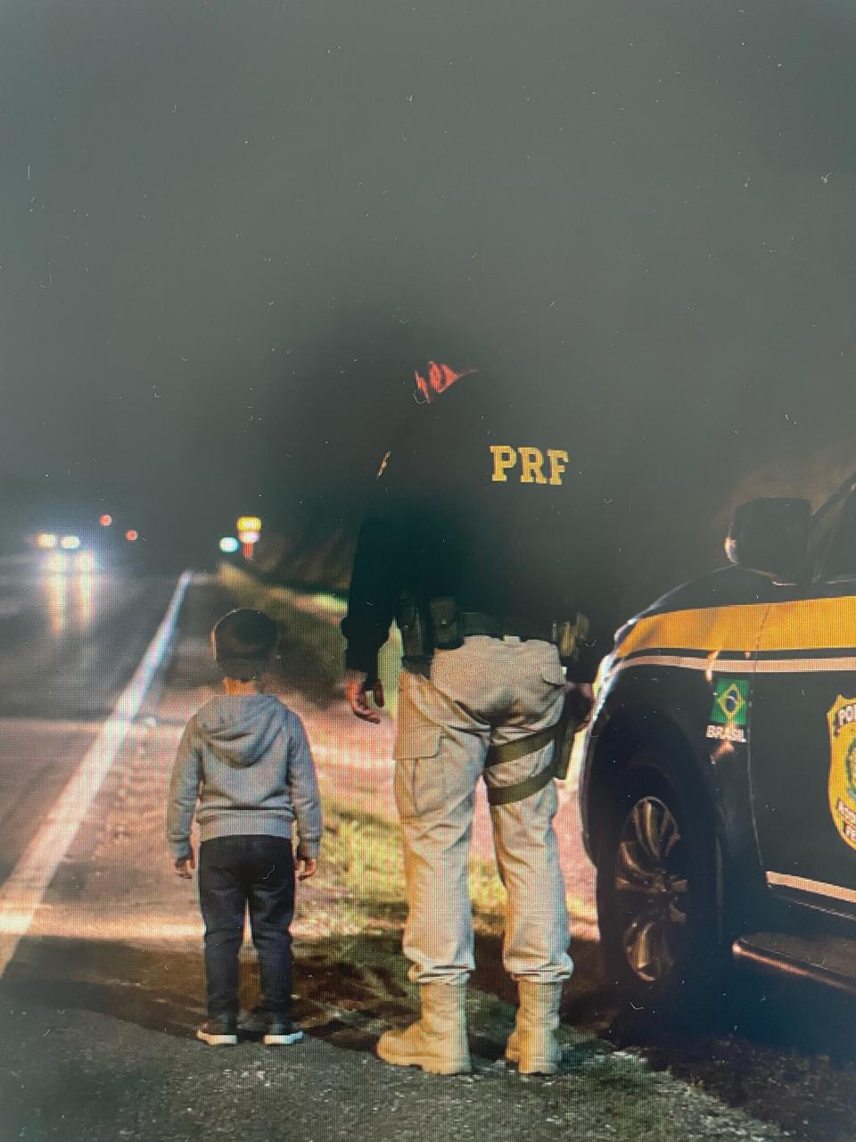 Criança de 5 anos é encontrada sozinha na BR-277 durante a madrugada em Paranaguá