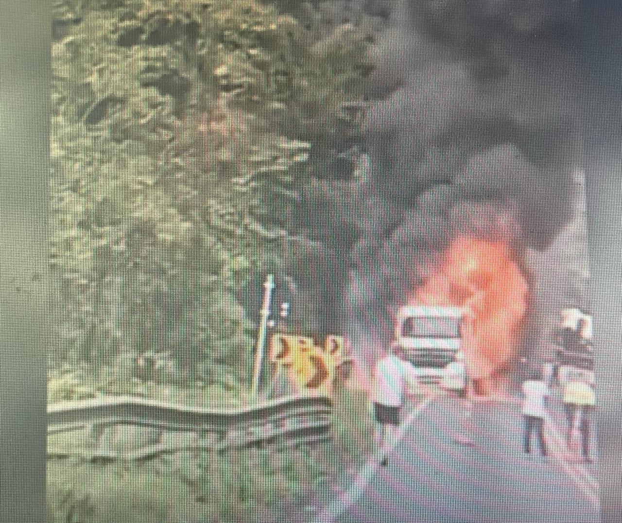 BR-277 é totalmente interditada após caminhão pegar fogo na Serra da Esperança