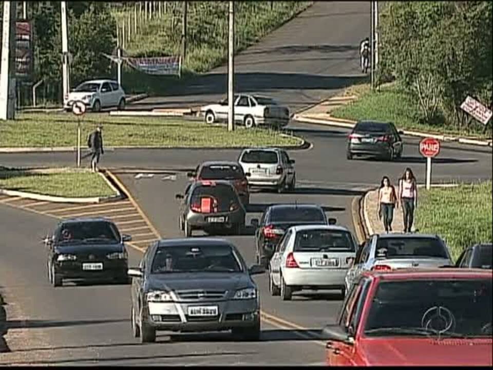 Prefeita Elizabeth anuncia rota alternativa para aliviar trânsito na região do Costa Rica em Ponta Gross