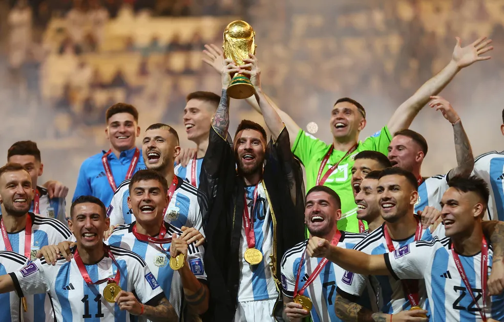 Fifa pune Argentina e suspende jogadores após confusão na Copa