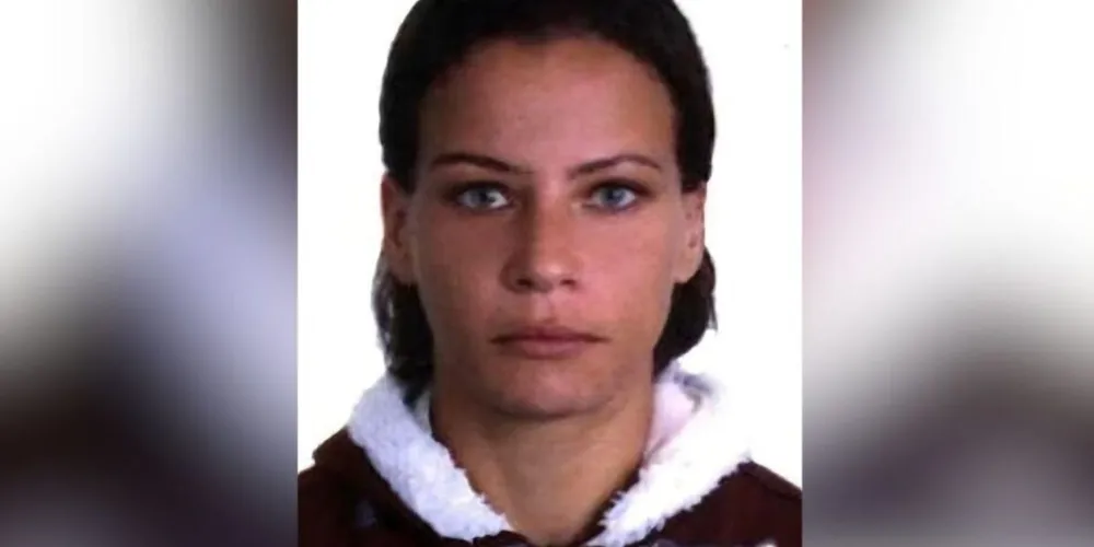 Mulher é encontrada morta a facadas e amarrada dentro de casa em Paranaguá