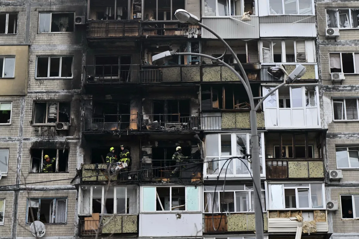 Ataque russo a Kiev deixa 15 mortos e atinge escola, hospital infantil e creche
