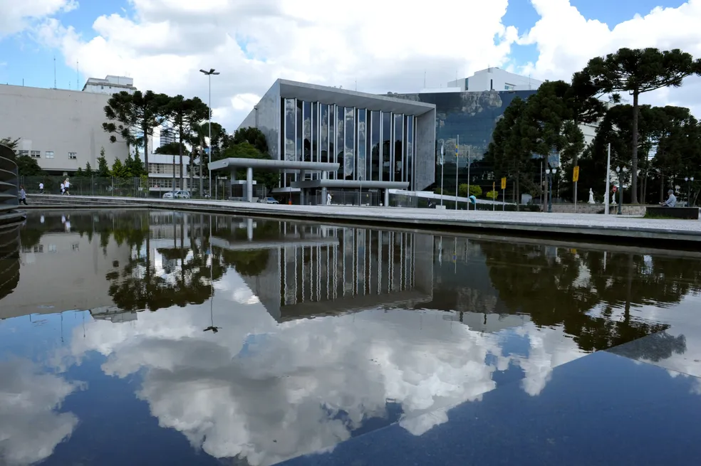 Deputados do Paraná aprovam LDO 2027 com redução da margem para gastos