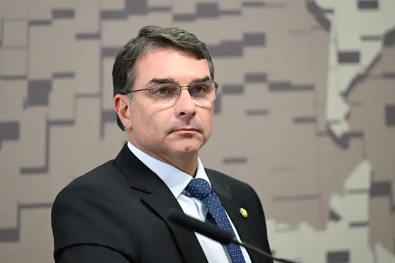 Fraude em filiação partidária impede Flávio Bolsonaro de registrar candidatura à Presidência