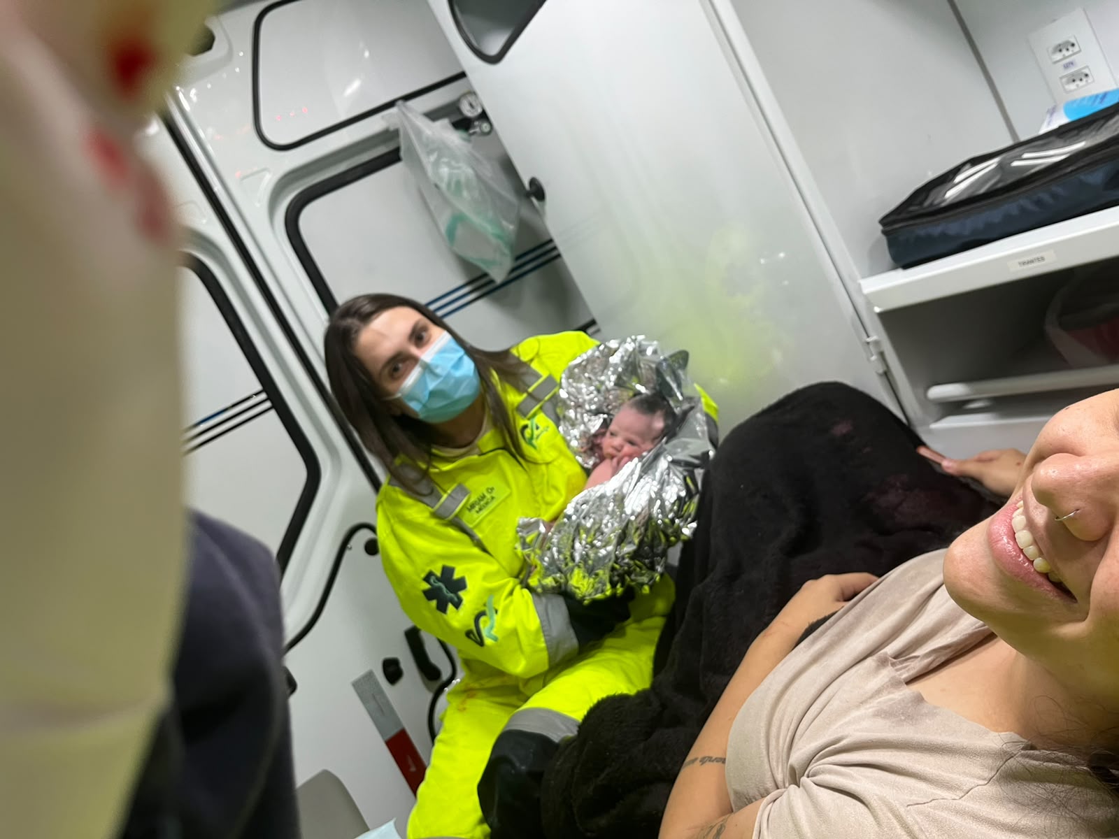 Bebê nasce dentro de ambulância da EPR Iguaçu a caminho do Hospital Universitário em Cascavel