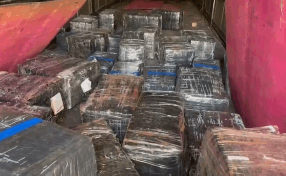 PM apreende duas toneladas de maconha escondidas em caminhão em Foz do Iguaçu