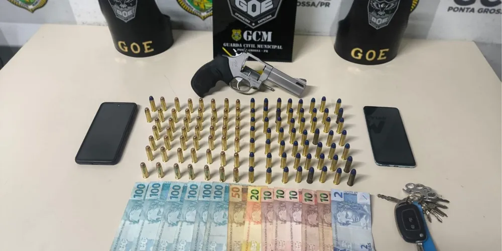 Dupla tenta fugir, mas acaba presa com revólver e 107 munições em Ponta Grossa