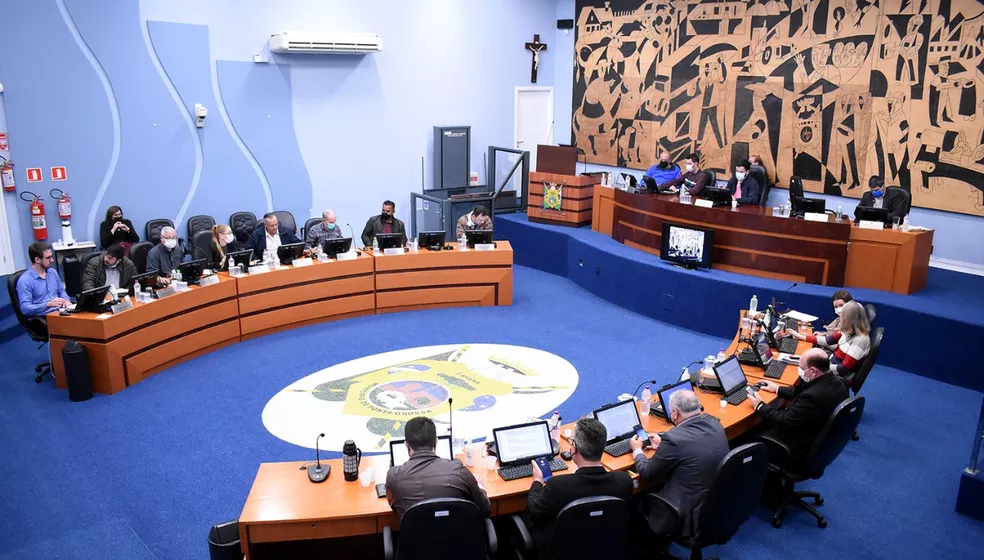 Câmara de Ponta Grossa aprova projeto que exige autorização de instituições religiosas para tombamento de imóveis