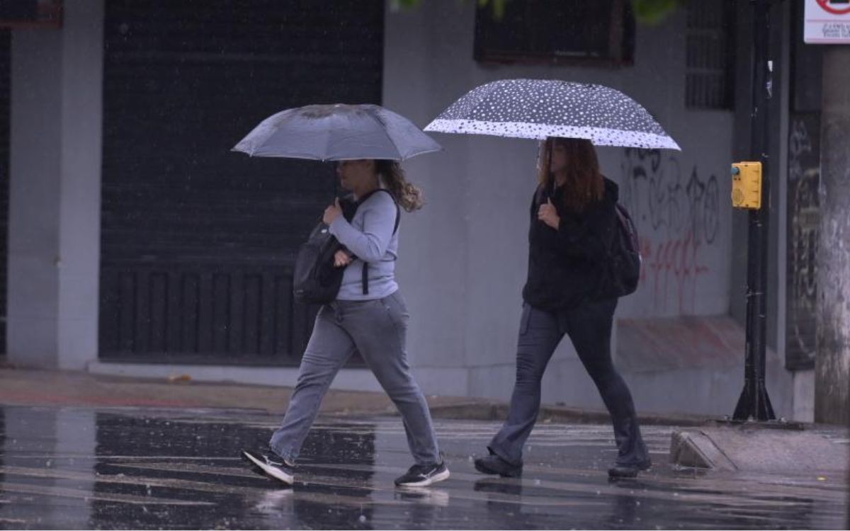 Frente fria ‘turbinada’ provoca sete dias de chuva intensa em três estados; acumulado pode chegar a 300 mm