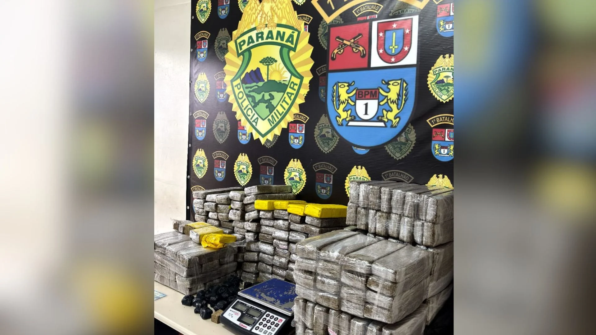 Mais de 225 kg de maconha são apreendidos após tentativa de fuga em Ponta Grossa