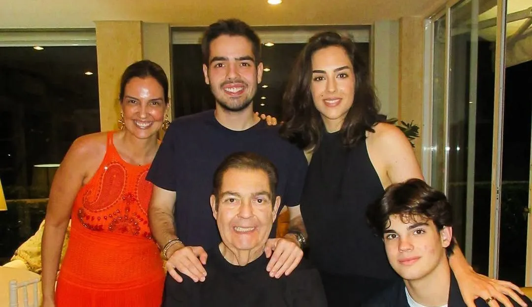 Esposa de Faustão atualiza estado de saúde e revela nova fase do tratamento