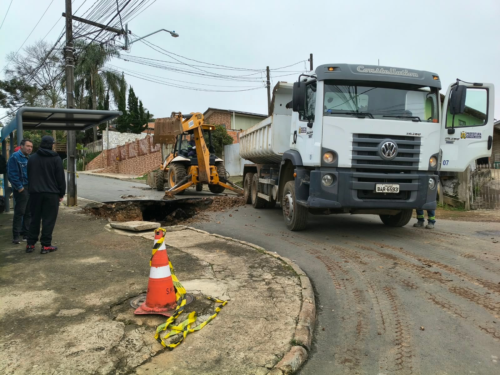 Manutenção emergencial interdita rua entre Olarias e Uvaranas em Ponta Grossa