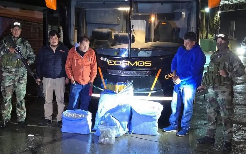 Ônibus contratado pelo São Paulo é apreendido na Bolívia com 86,5 kg de maconha
