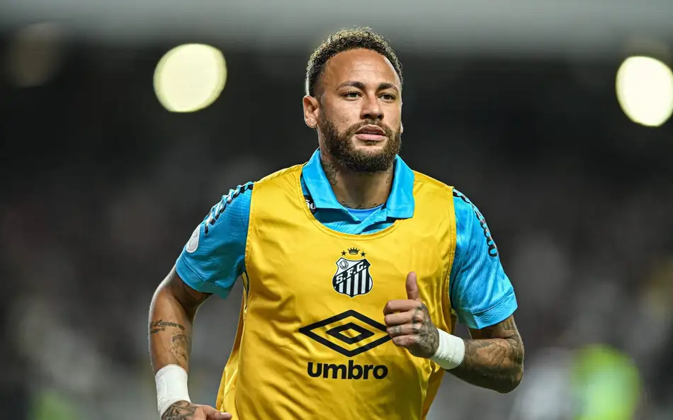 Neymar se envolve em discussão com dirigentes do Remo após classificação do Santos na Copa do Brasil