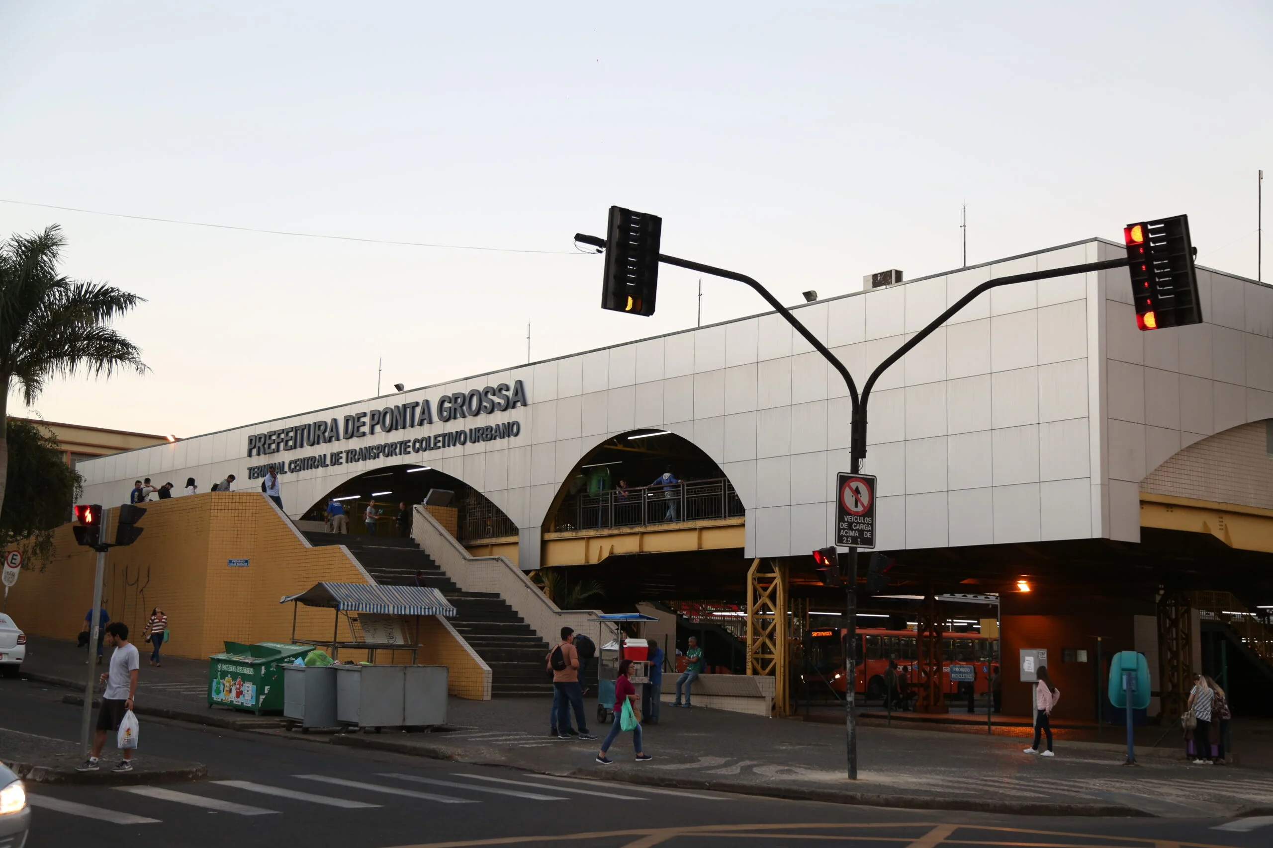 Possível atraso nas obras do Terminal Central preocupa passageiros em Ponta Grossa