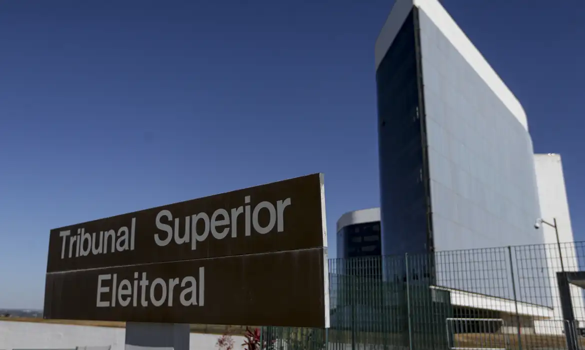 TSE reúne ministros para buscar consenso sobre uso de inteligência artificial nas eleições