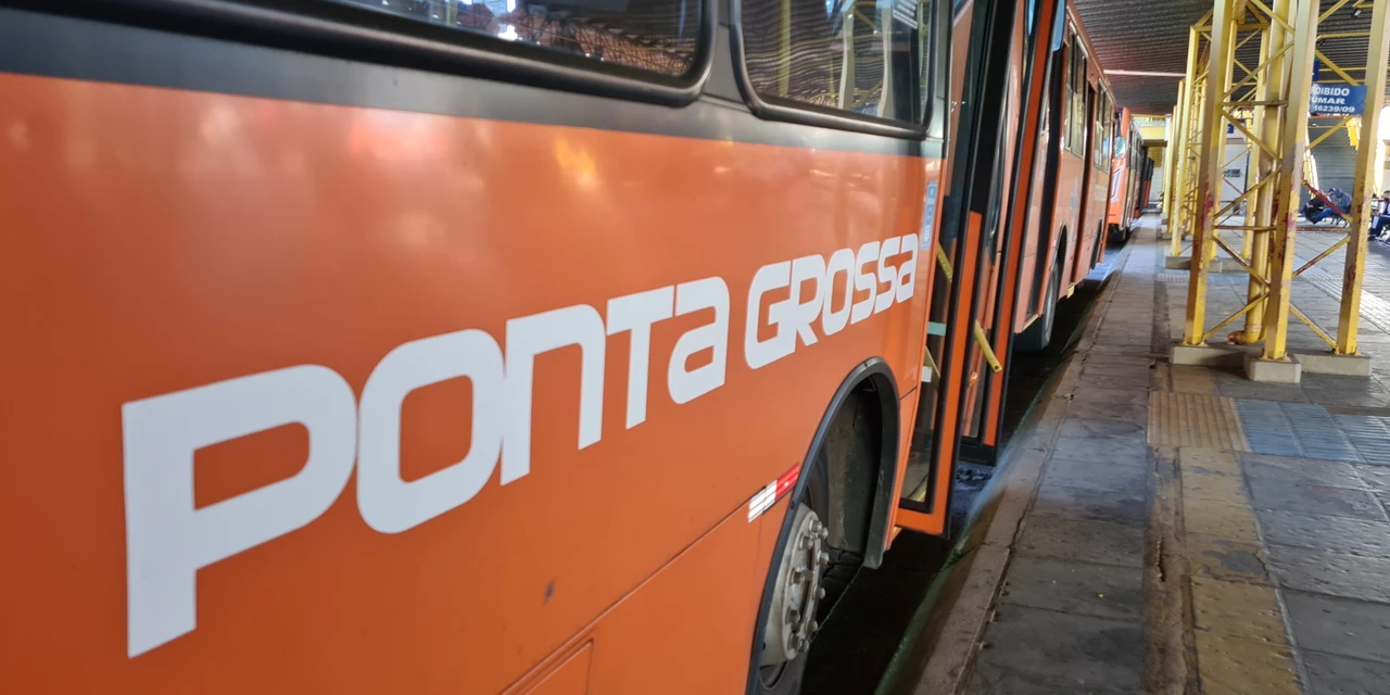 Homem é detido após importunar mulher em ônibus e tentar provocar acidente em Ponta Grossa