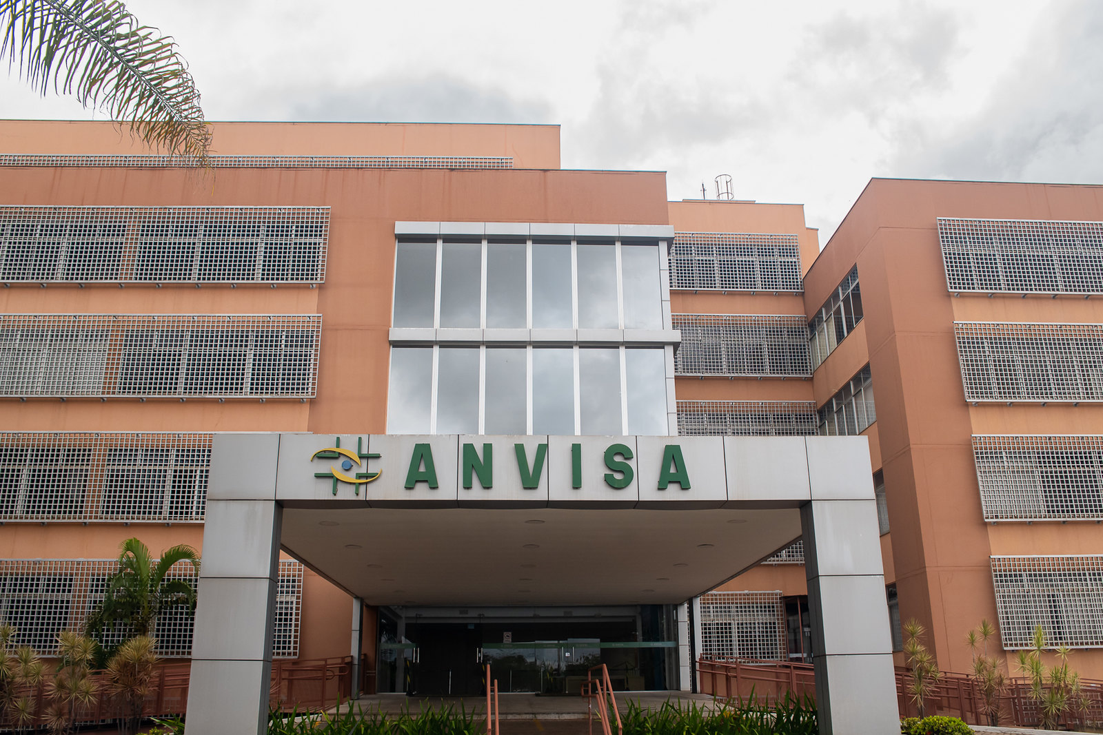 Anvisa suspende fabricação de produtos de limpeza em fábrica da Unilever