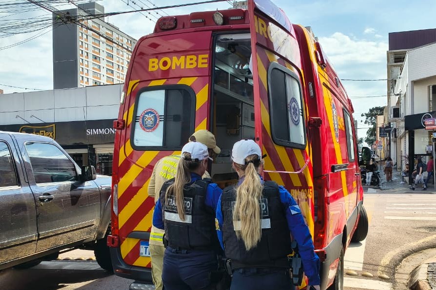 Menino de 11 anos é atropelado por motocicleta no Centro de Ponta Grossa