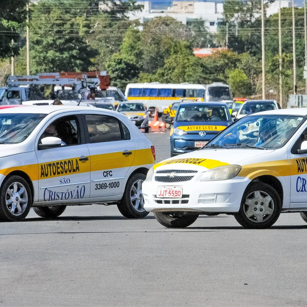 STF arquiva ação e mantém uso de carro particular no exame da CNH