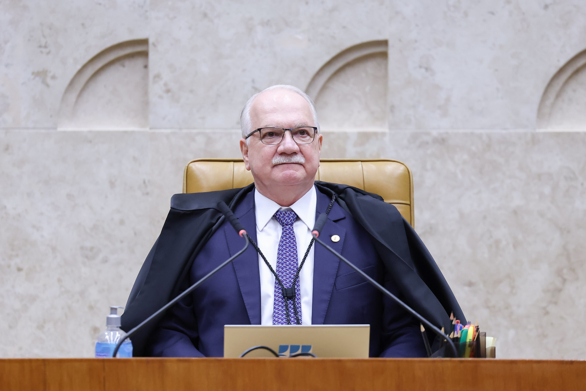 Fachin aguarda explicações de ministros antes de decidir próximos passos da crise no STF