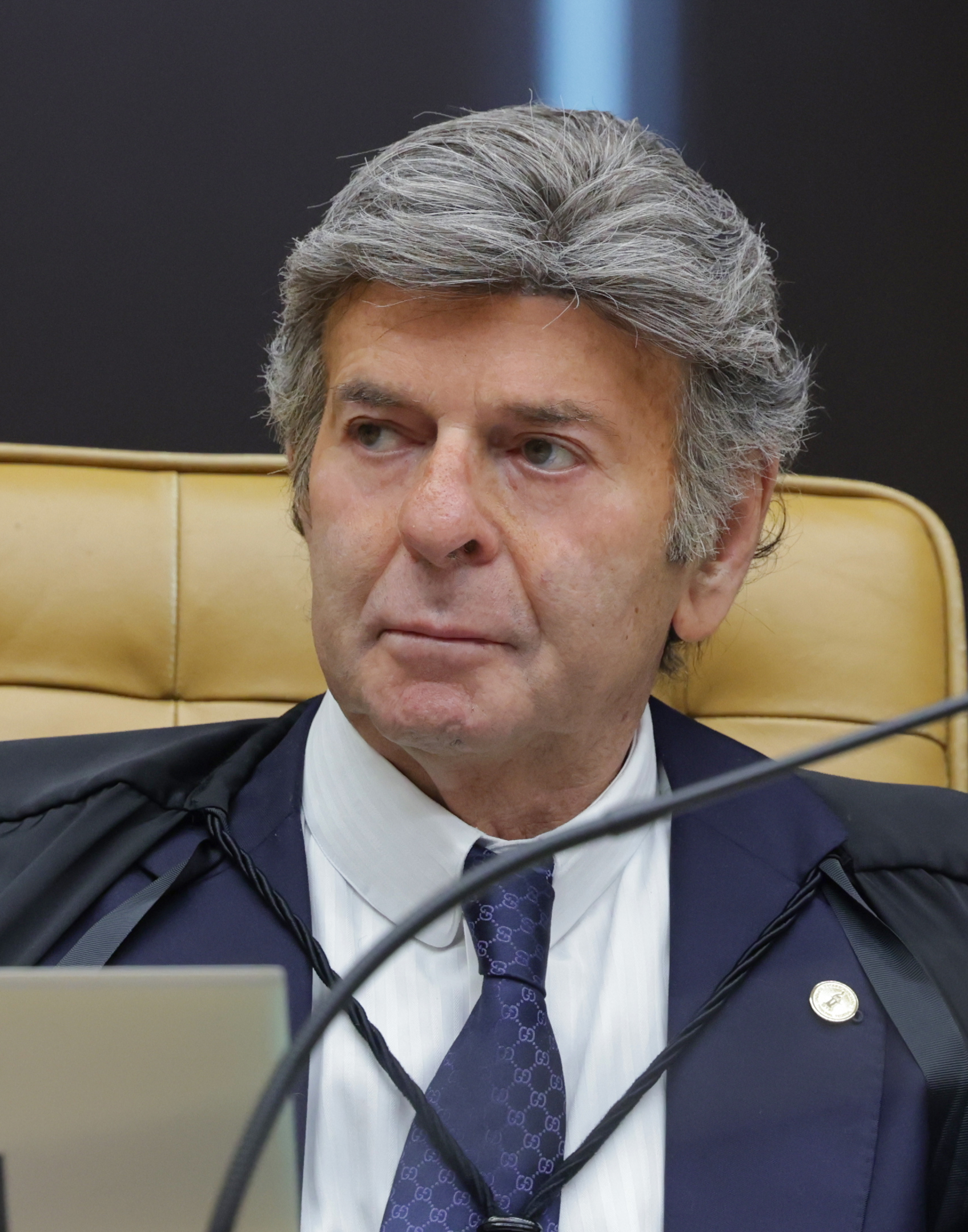 Fux suspende decisão de Dino e restabelece ordem do TSE sobre publicações