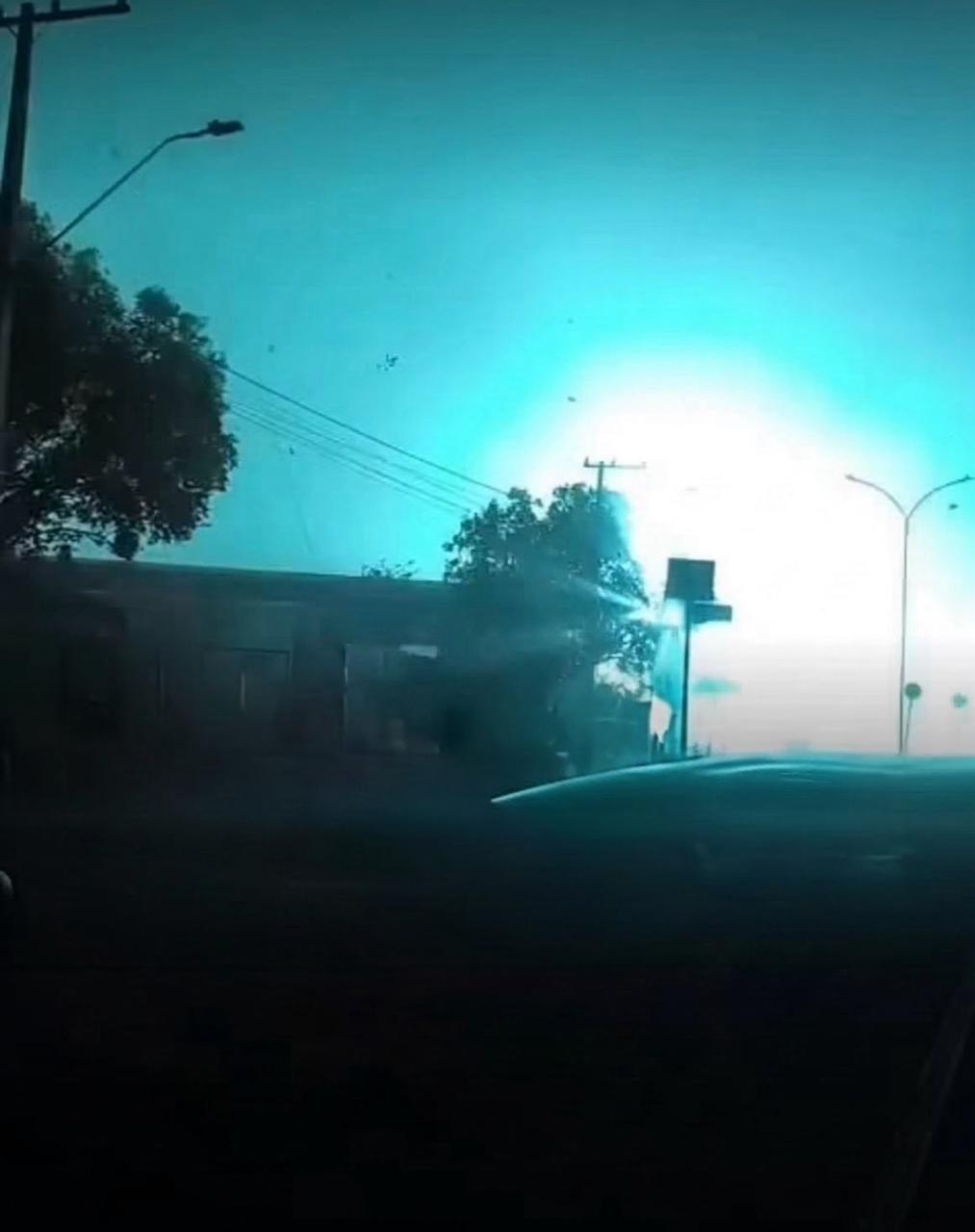Temporal provoca estragos e explosão na rede elétrica em Paranavaí