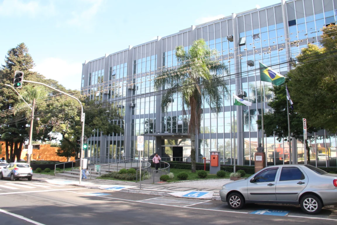 Prefeitura veta gratificação de até R$ 1,2 mil para servidores da Educação em Ponta Grossa