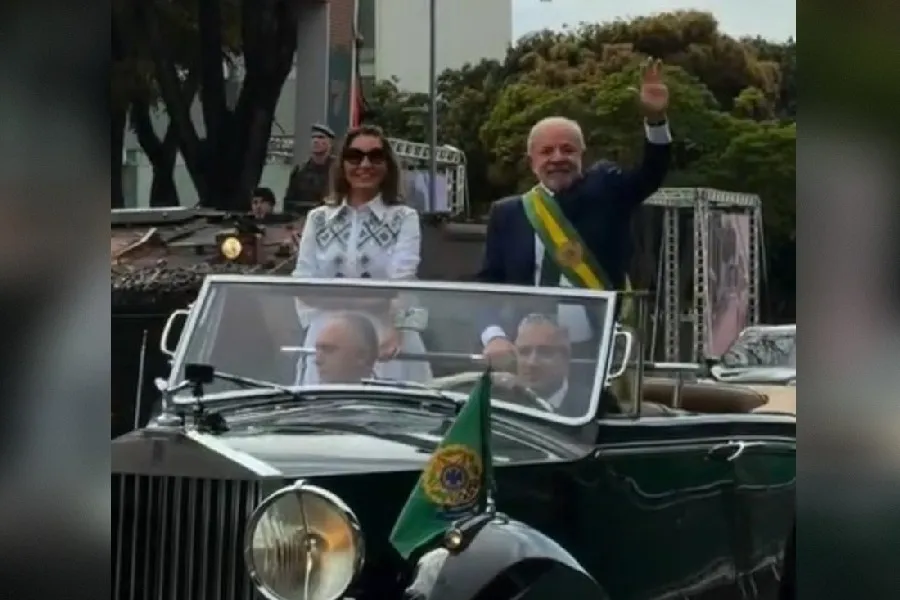 Lula reúne Fachin, Alcolumbre e Motta em 7 de Setembro com gritos do público pelo fim da escala 6×1